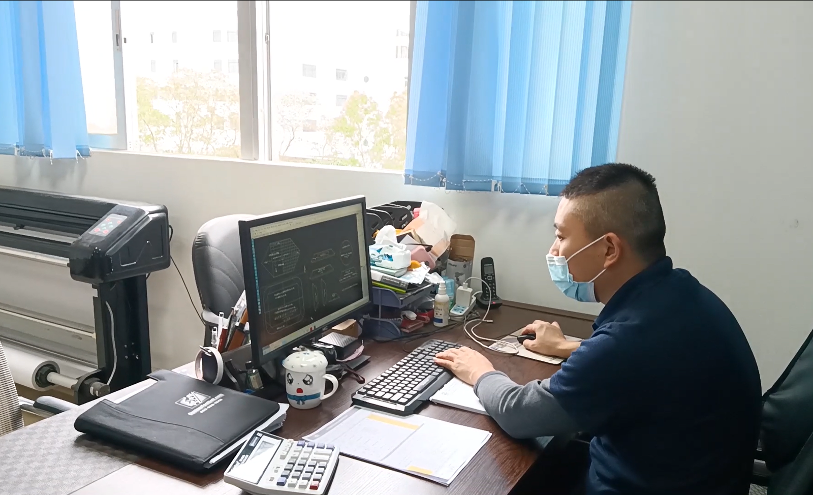 ZRC R&D engineer working on 3D CAD product design for pet playpen