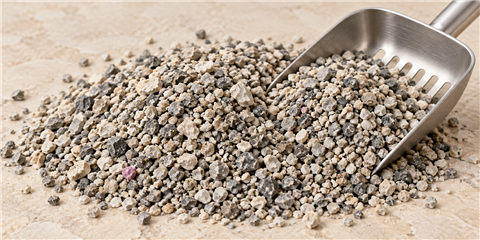 Mineral cat litter - irregular mineral granules in various sizes